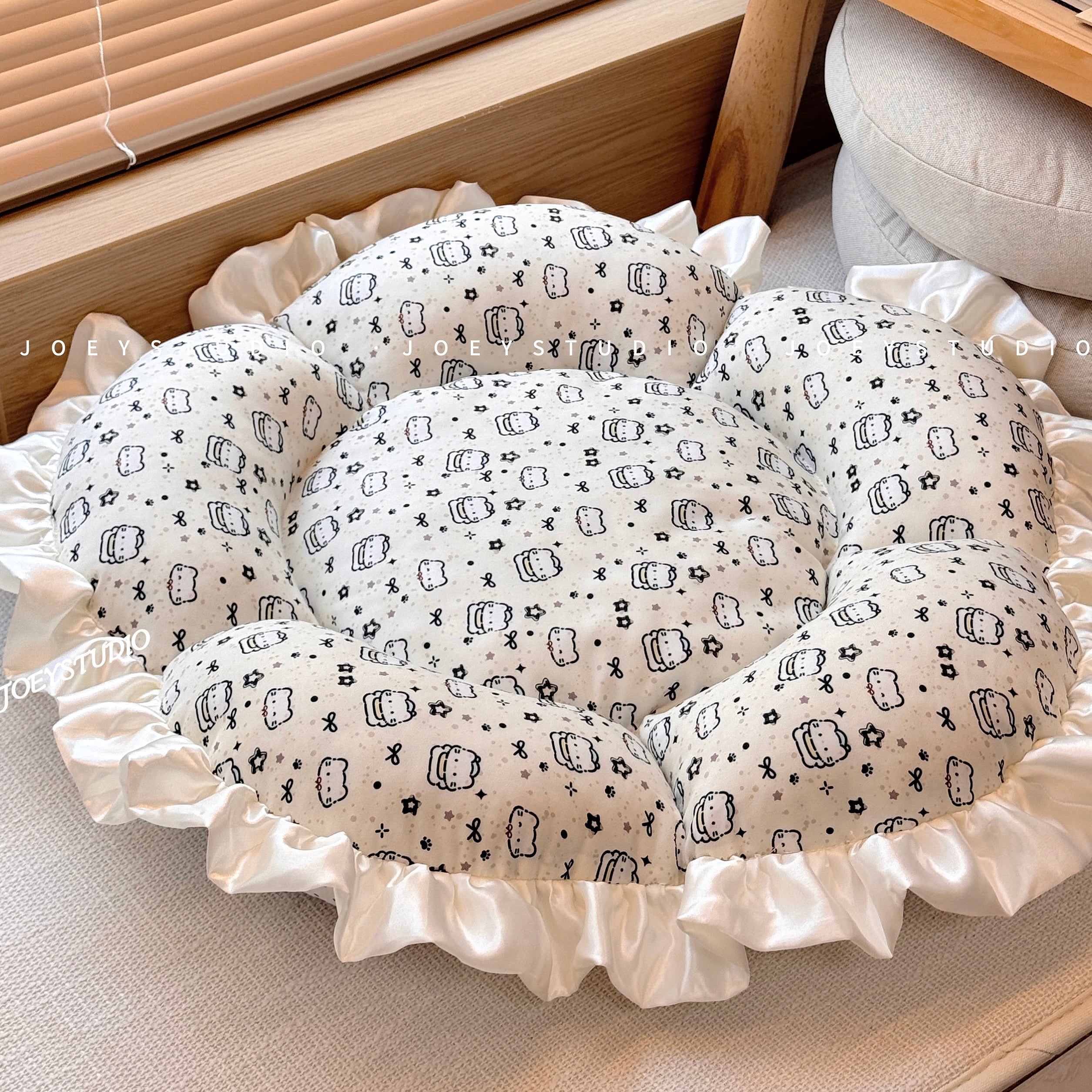 Cartoon Polka Dot Little Sheep