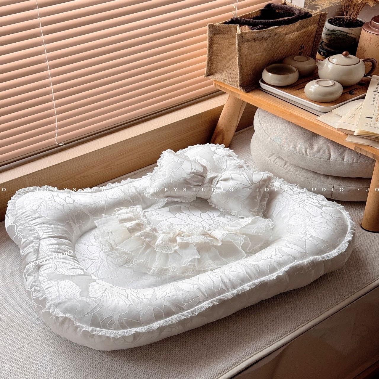 Lotus Texture / KT Moon White Lotus Rest